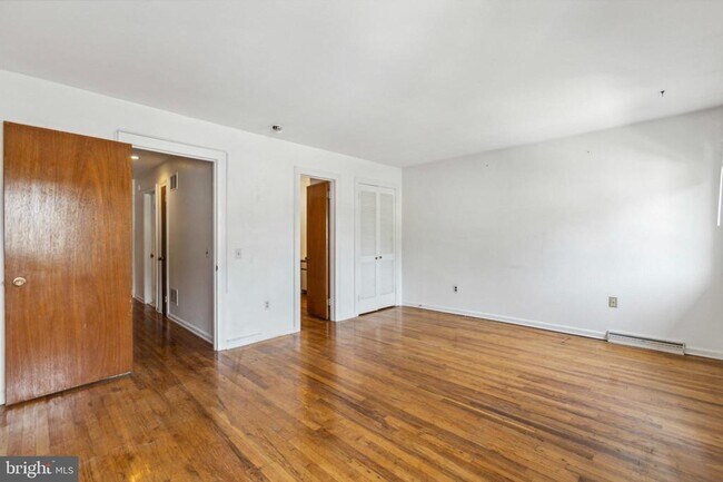 Building Photo - 5 Cornwallis Square