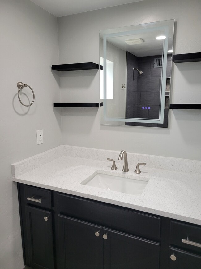 Building Photo - 3810 W Ironwood Hill Dr