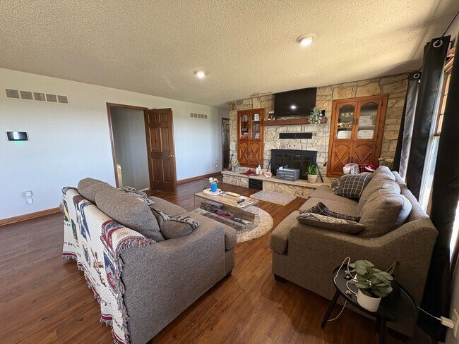 Building Photo - 3+ Bedroom with Basement in Nelson's Ridge