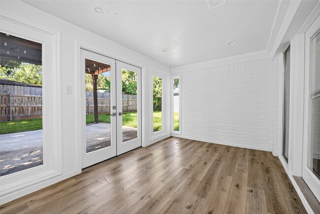 Building Photo - 5310 Indigo St