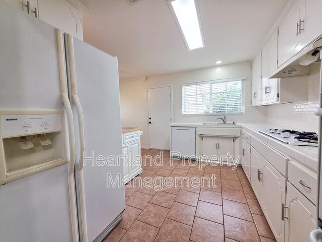Building Photo - 631 Fig Ave