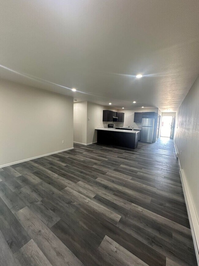 Building Photo - 3 Bedroom Duplex