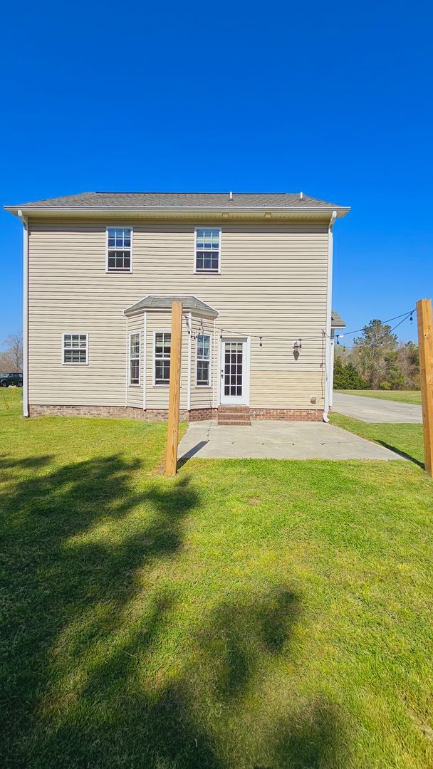 Building Photo - Prestigious 3 Bedroom Home!!!