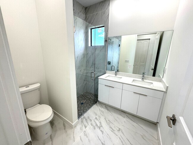 Building Photo - 1247 Kismet Pkwy