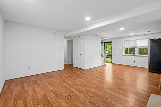 Building Photo - Charming and updated single-family home in a convenient Woodbridge location!