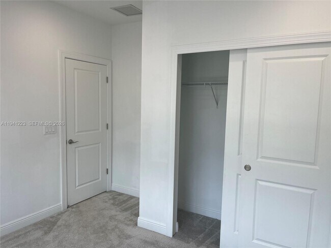 Building Photo - 592 Parsons Wy