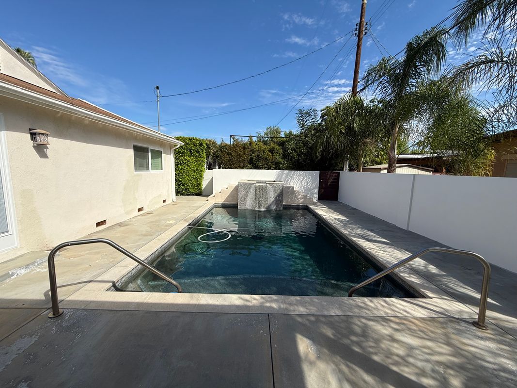 Building Photo - 5906 Graves Ave