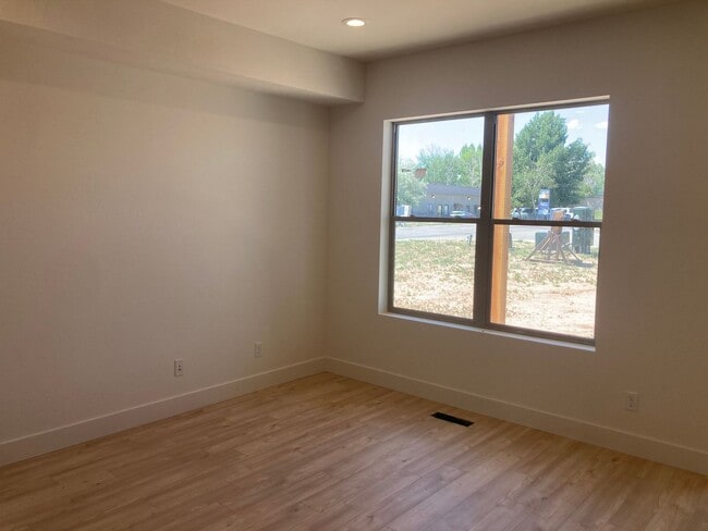 Building Photo - 17 Grove-