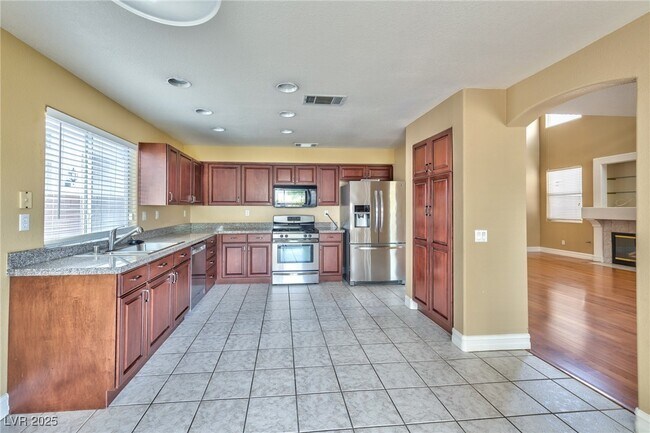 Building Photo - 3520 Tuscany Village Dr