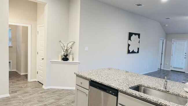 Building Photo - 212 Rollingwood Dr