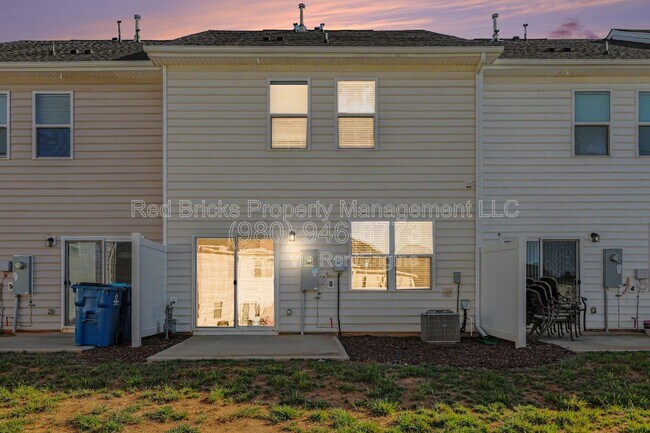 Building Photo - 3805 Yorkshire Pl