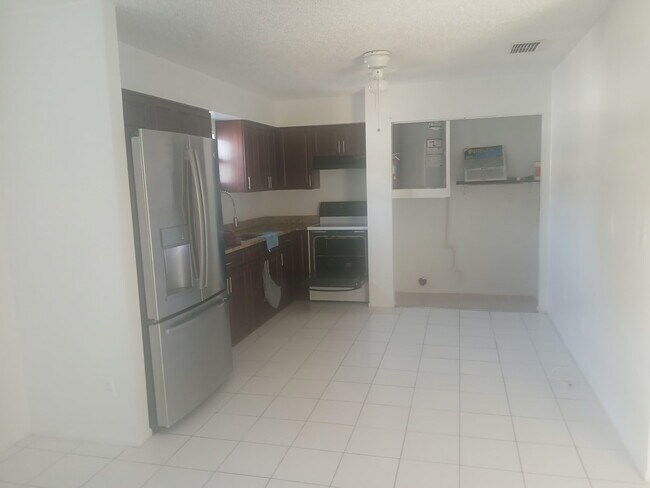 Building Photo - 5849 Crestmont St