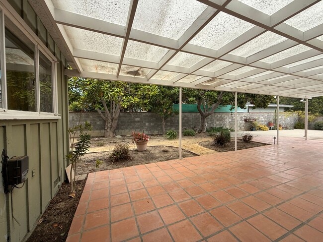 Building Photo - 1950's Ranch Style Home Above Ventura College