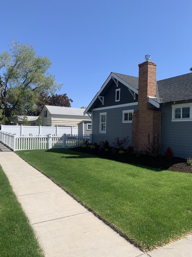 Building Photo - 639 NW Elm Ave