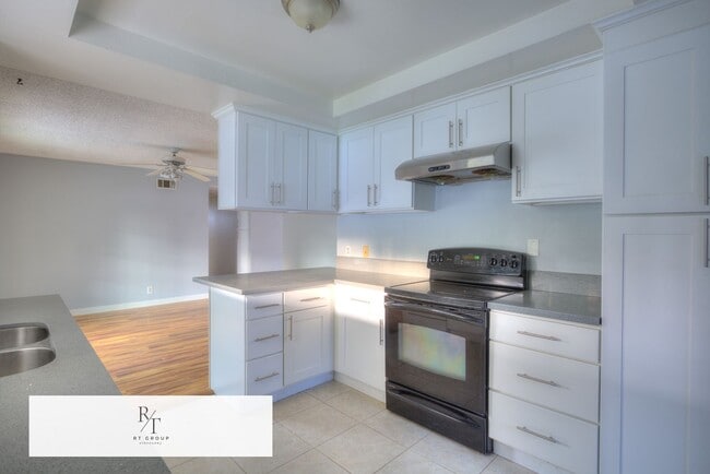Building Photo - Welcome to Your Stylish Diamond Bar Home!