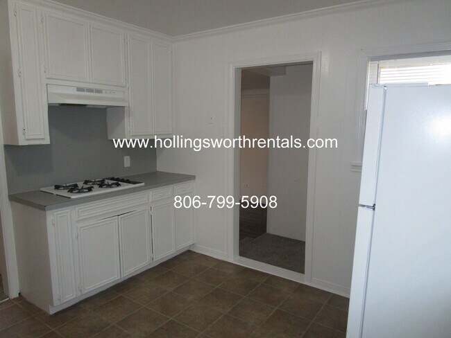 Building Photo - Centrally located 3 Bedroom or 2 bedroom 2...