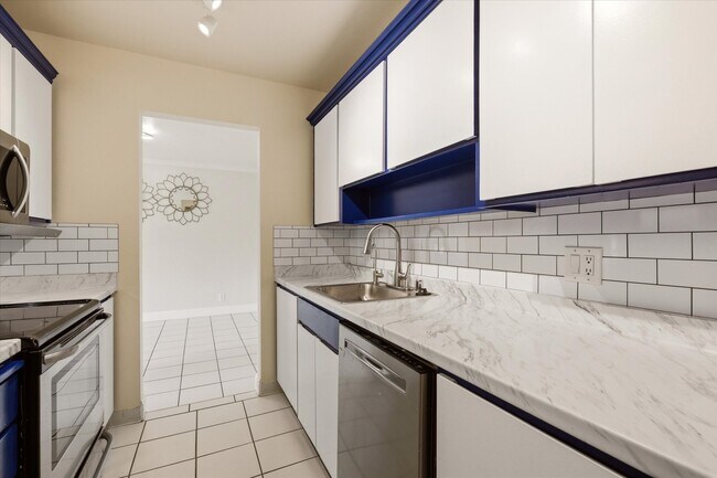 Building Photo - 450 N Civic Dr