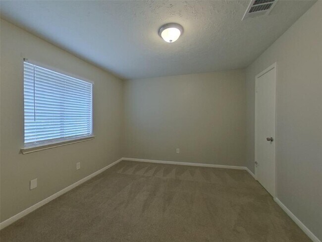Building Photo - 5511 Fairview Forest Dr