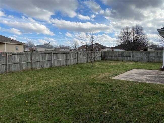 Building Photo - 911 SW Cheyenne Dr