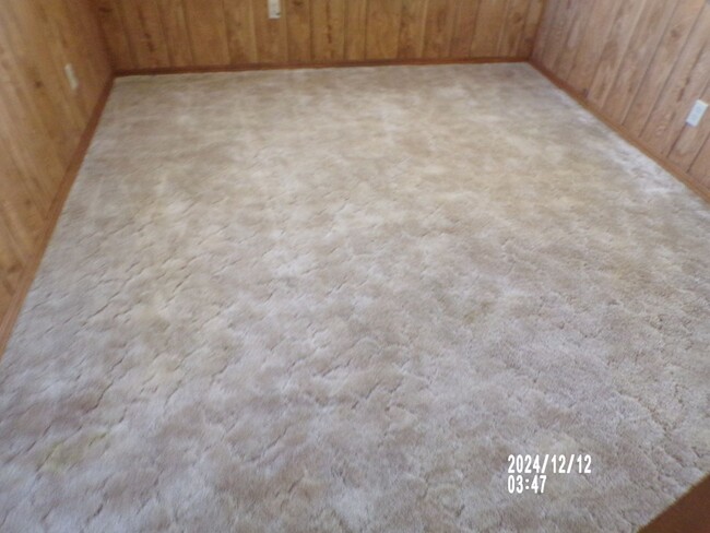 Building Photo - New carpet! Two Livings spaces