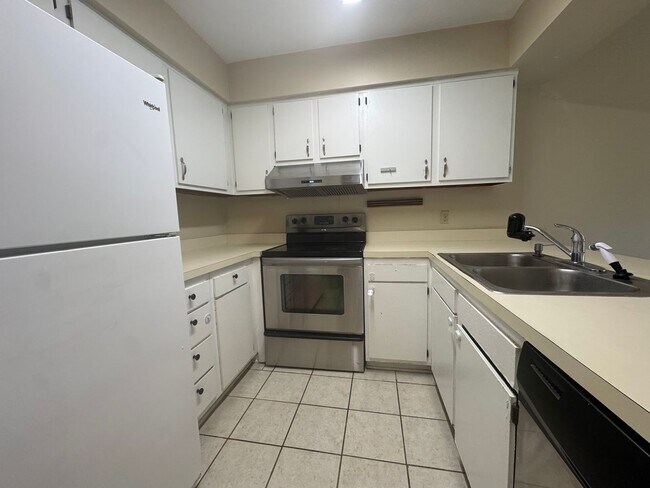 Building Photo - 3/2 in Marchwood !