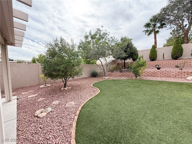 Building Photo - 5057 Shadow Valley St