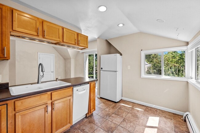 Building Photo - 1151 Monroe St