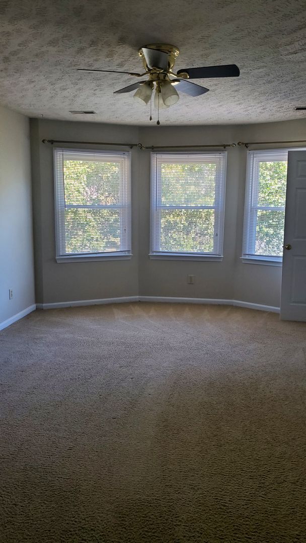 Building Photo - 1547 Londonderry Pl