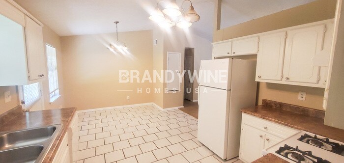 Building Photo - 190 Rosewood Dr