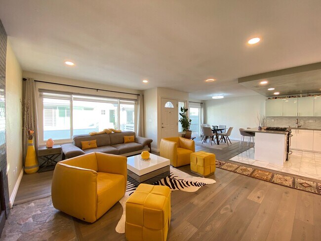 Building Photo - Stunning 3-bedroom, 2-bathroom coastal condo with Modern Custom Upgrades!