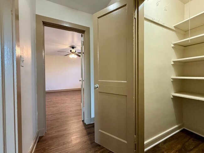 Building Photo - 1400 Kenmore Ave