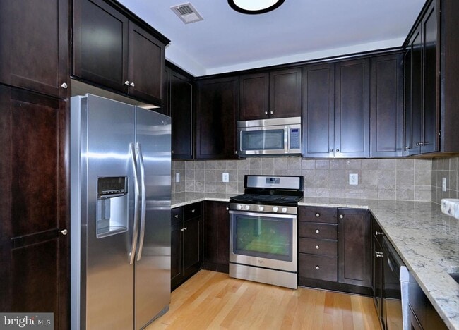 Building Photo - This impeccable 2-bedroom, 2-full bathroom condo is located in the sought-after, super-convenient...