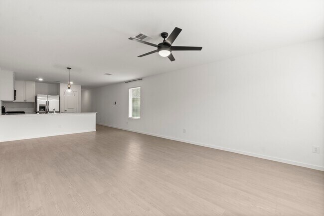 Building Photo - 25429 Carnation Ct