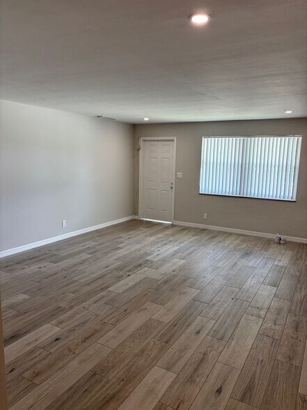 Building Photo - 3700 Lewis Dr