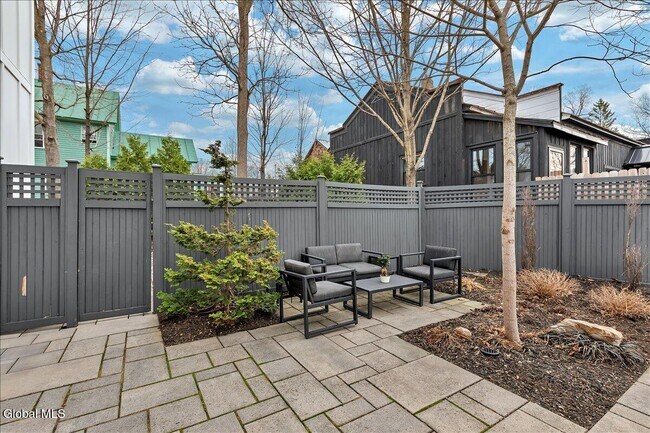 Building Photo - 18 Granite St