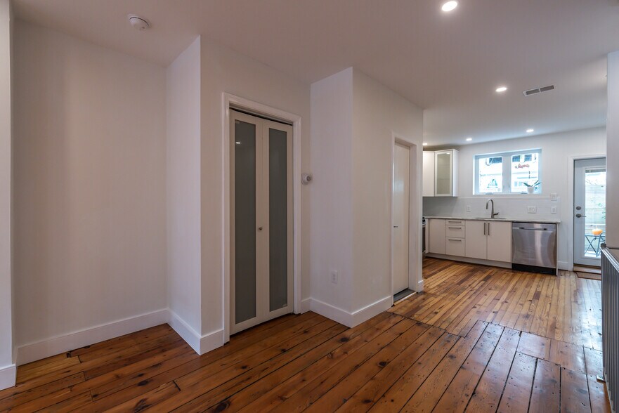 Building Photo - 1311 Sigel St