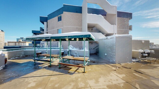 Building Photo - 601 W 11th Ave