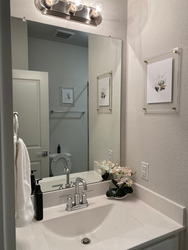 Guest Bathroom - 7847 Grand Louis Way