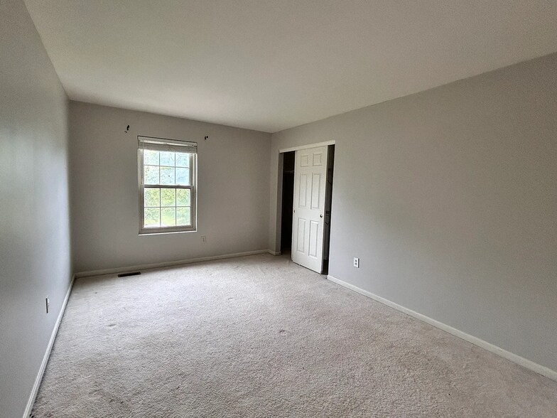 Building Photo - 9161 Nottingham Way