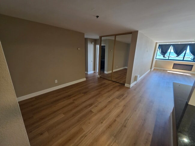 Building Photo - 555 Pierce St