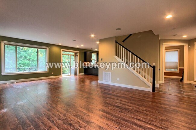 Building Photo - 5 Bedroom, 3.5 Bathrooms on a Culdesac, Washougal or Camas Schools