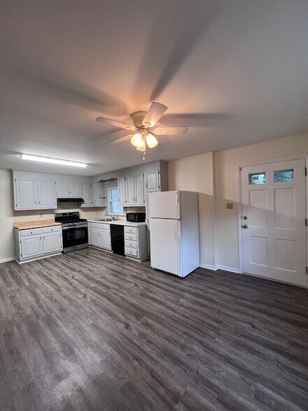 Kitchen - 2212 Ferndale rd
