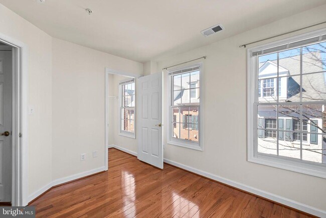 Building Photo - 8831 Ashgrove House Ln