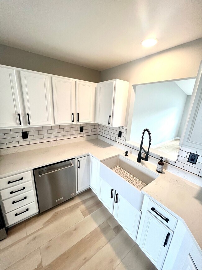 Building Photo - 5753 Tanager St