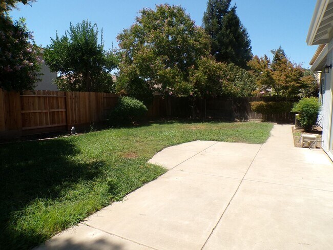 Building Photo - 3308 Chandon Dr