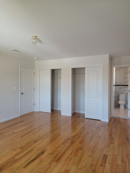 Building Photo - 65 Bard Ave