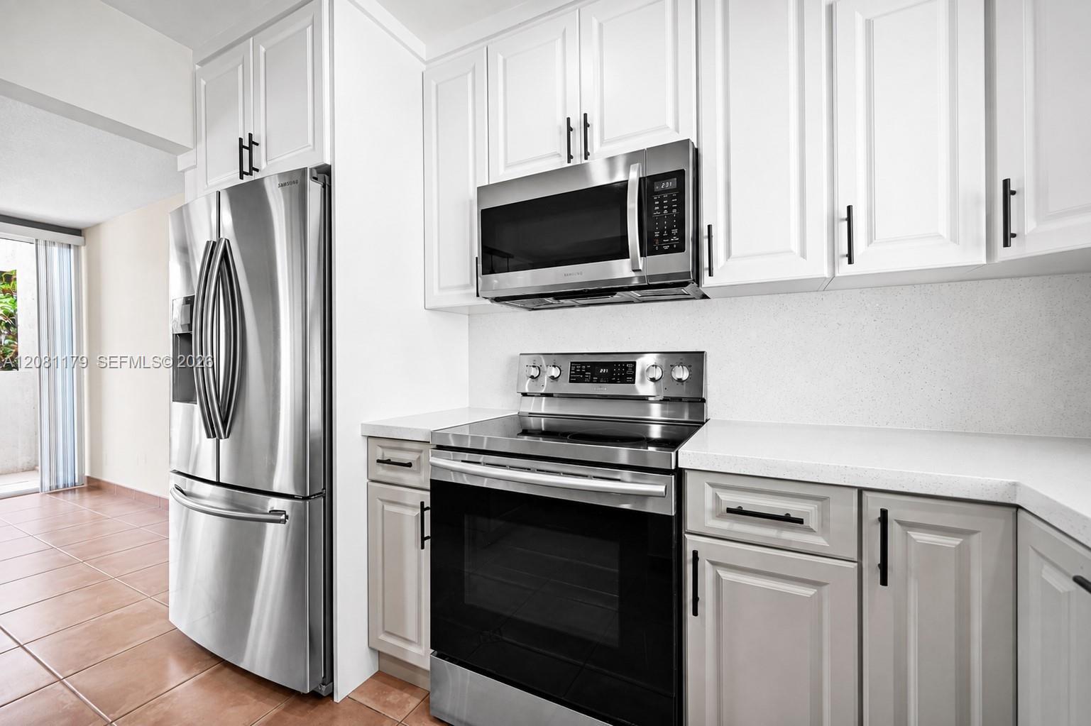 Building Photo - 9133 Fontainebleau Blvd