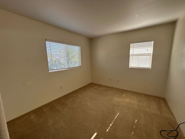 Building Photo - Large Ocean Pointe Home with In-Law Suite,...