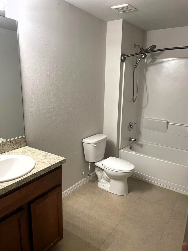 Building Photo - NE Cape Coral Single Family Home