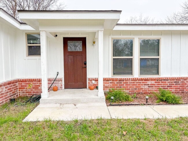 Building Photo - 110 Brewster St